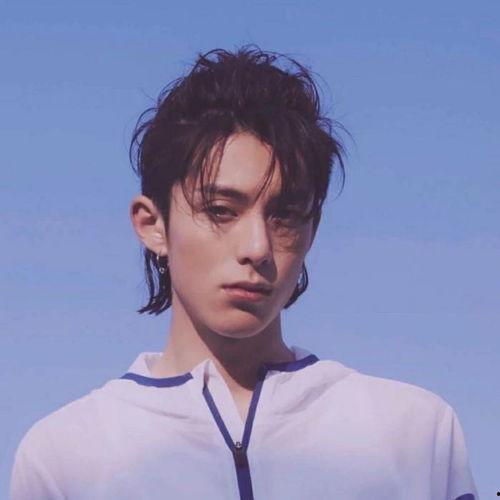 王鹤棣抽烟爆料视频,娱乐圈新晋小生形象受损