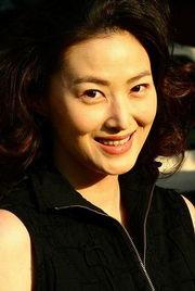 王思懿明星,从荧幕女神到时尚达人，她的美丽蜕变之路