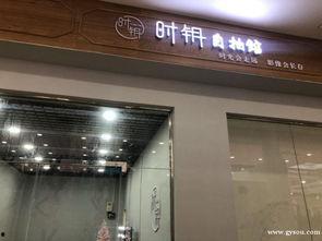 巩义网红背心店,街头时尚新地标，潮流服饰聚集地