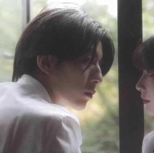 埋头吃瓜情侣头像真人,情侣头像背后的真实爱情故事