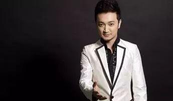 维族男明星,魅力四溢，星光熠熠