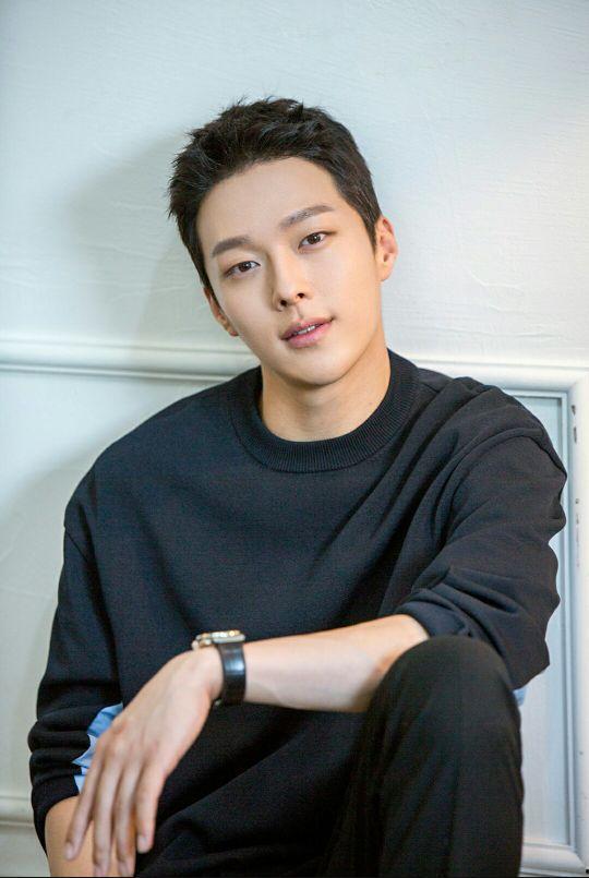 韩国明星张基龙,从韩流明星到实力派演员的蜕变之路