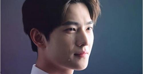 明星男流泪,明星男子的深情告白时刻