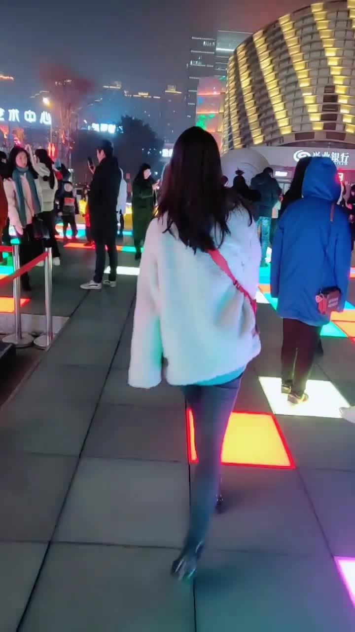 西安网红服务员是谁呀,人气爆棚的餐厅新宠