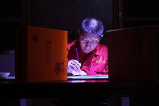 夜夜干.在线观看,在线观看，揭秘都市生活背后的激情与挑战