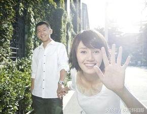 明星贫困夫妻照片,明星光环背后的辛酸生活