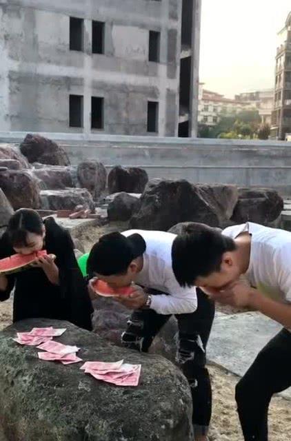 拿钱买瓜吃,揭秘拿钱买瓜吃的独特体验